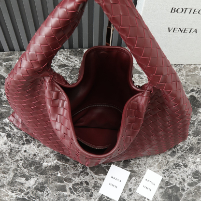 ボッテガ・ヴェネタ「Bottega Veneta」 Hop ラージショルダーバッグ