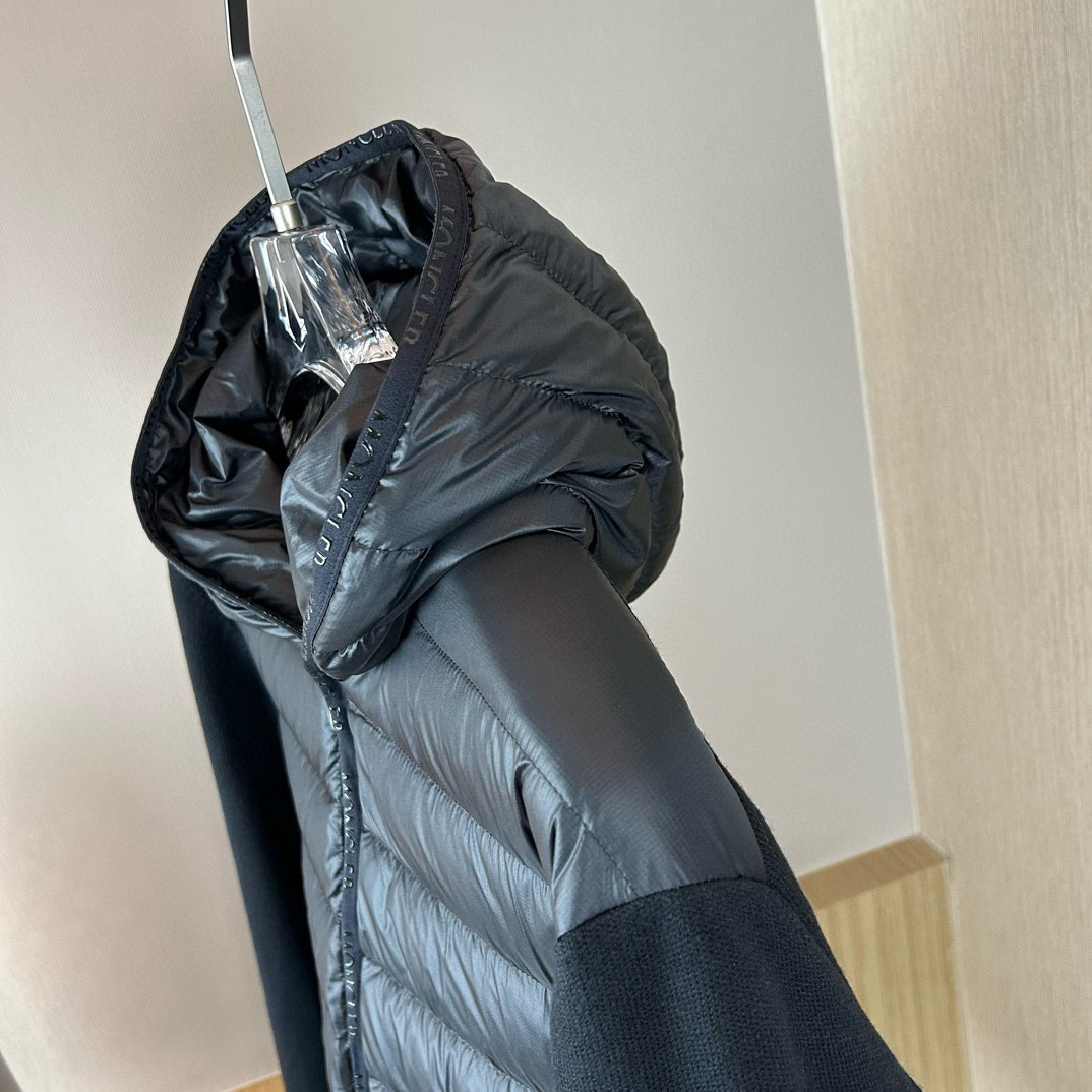 モンクレール「Moncler」ミドル丈フード付きダウンジャケット