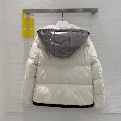 モンクレール「Moncler」ホワイトダウン ラムフード ダウンコート