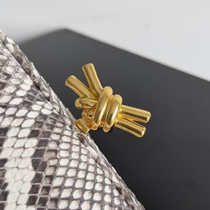 ボッテガ・ヴェネタ「Bottega Veneta」 2024春 パイソンエキゾチックレザーイブニングバッグ