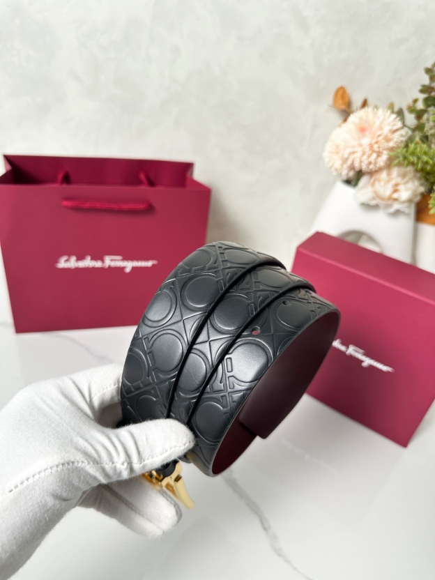 フェラガモ「Ferragamo」Gancini リバーシブル レザー ベルト