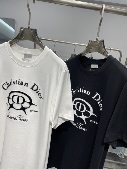 ディオール「Dior」CDロゴ立体刺繍半袖Tシャツ
