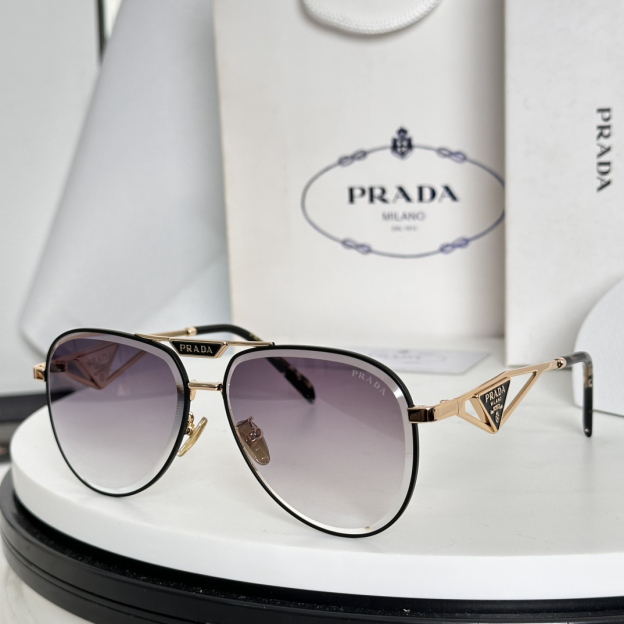 プラダ「Prada」Linea Rossa 2025 サングラス