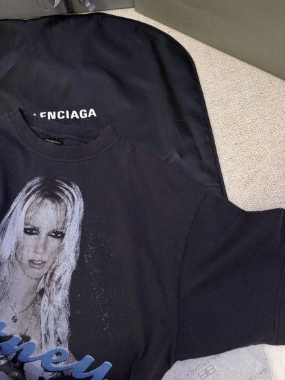 バレンシアガ「Balenciaga」ブリトニー・スピアーズ ポートレート プリントTシャツ
