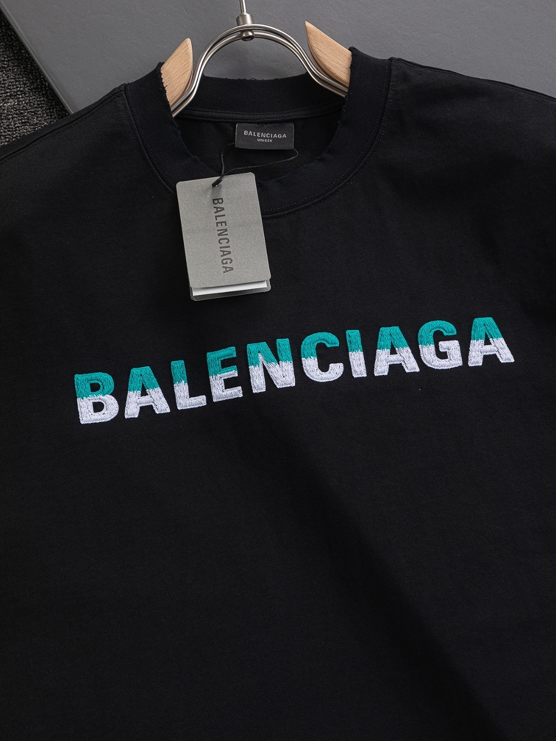 バレンシアガ「Balenciaga」ツートンカラー レター エンブロイダリー Tシャツ