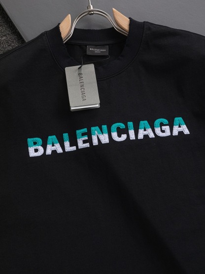 バレンシアガ「Balenciaga」ツートンカラー レター エンブロイダリー Tシャツ