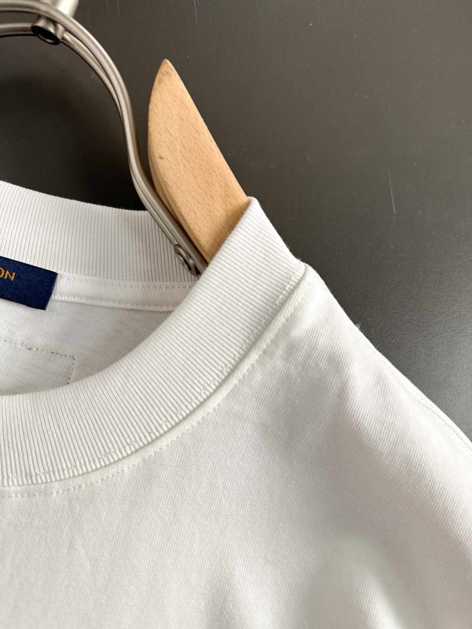 ルイ・ヴィトン「Louis Vuitton」クラウド スプレー エンブロイダリー Tシャツ