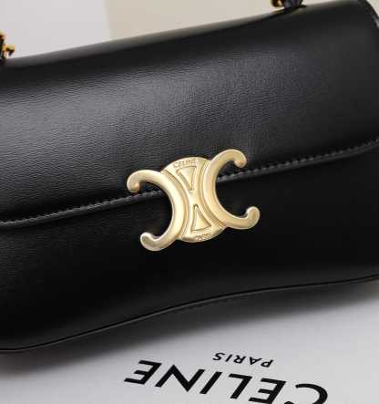 セリーヌ「Celine」Lola トライアンフ ショルダーバッグ