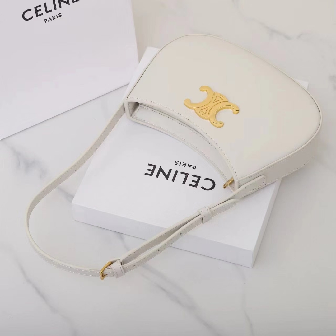 セリーヌ「Celine」Triomphe アンダーアームバッグ