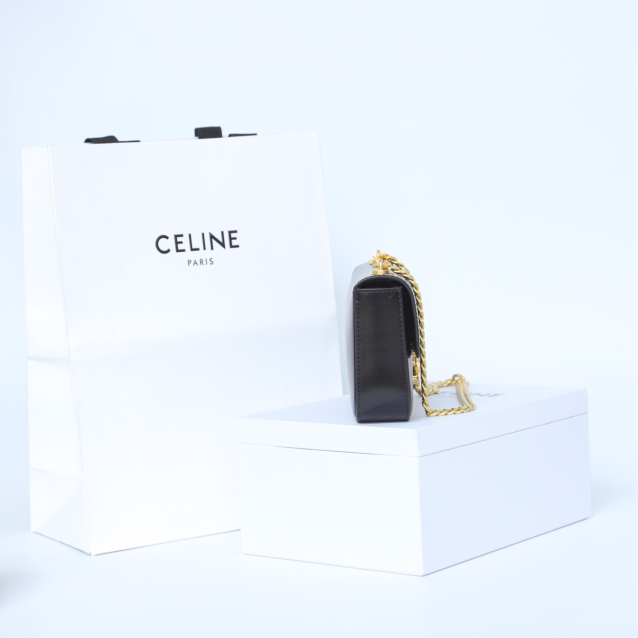 セリーヌ「Celine」Triomphe チェーンショルダーバッグ