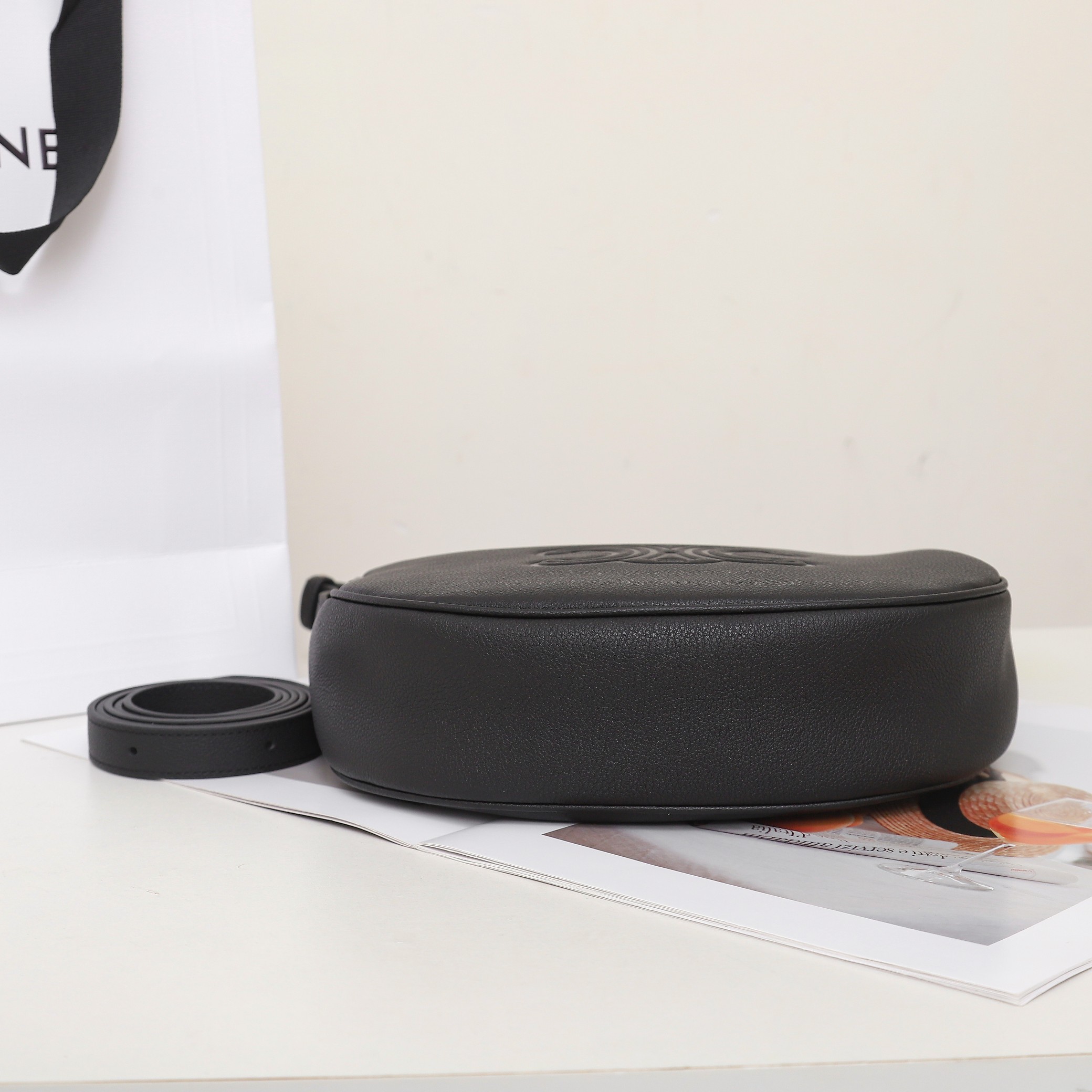 セリーヌ「Celine」Triomphe Canvas ホボショルダーバッグ