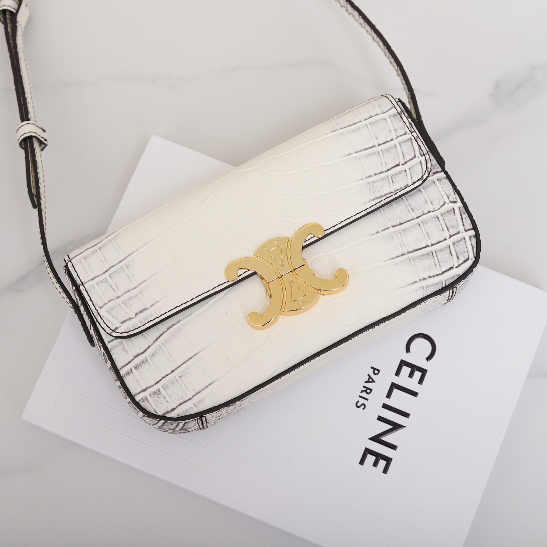 セリーヌ「Celine」Triomphe エンボスドクロコダイルレザー ショルダーバッグ