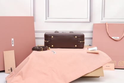 ミュウミュウ「Miu Miu」Matelassé ボウリングバッグ