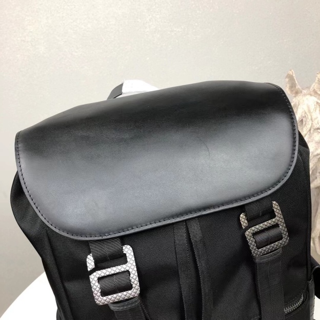 ボッテガ・ヴェネタ「Bottega Veneta」Intrecciato メンズリュックサック
