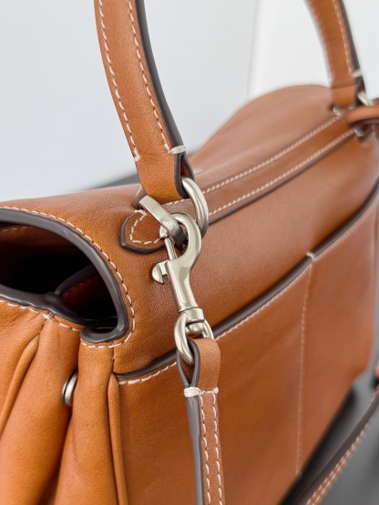 バレンシアガ「Balenciaga」Rodeo Drive スモールショルダーバッグ