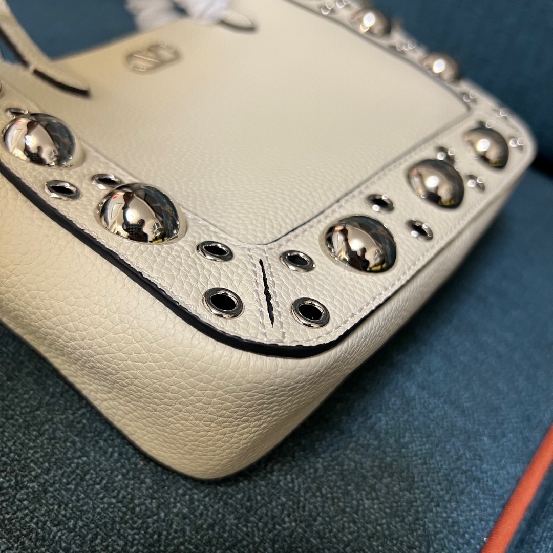 ヴァレンティノ「Valentino」ガラヴァーニ スモール レザー ハンドバッグ