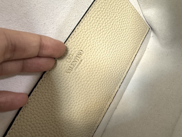 ヴァレンティノ「Valentino」ガラヴァーニ オールタイム レザー ショルダーバッグ