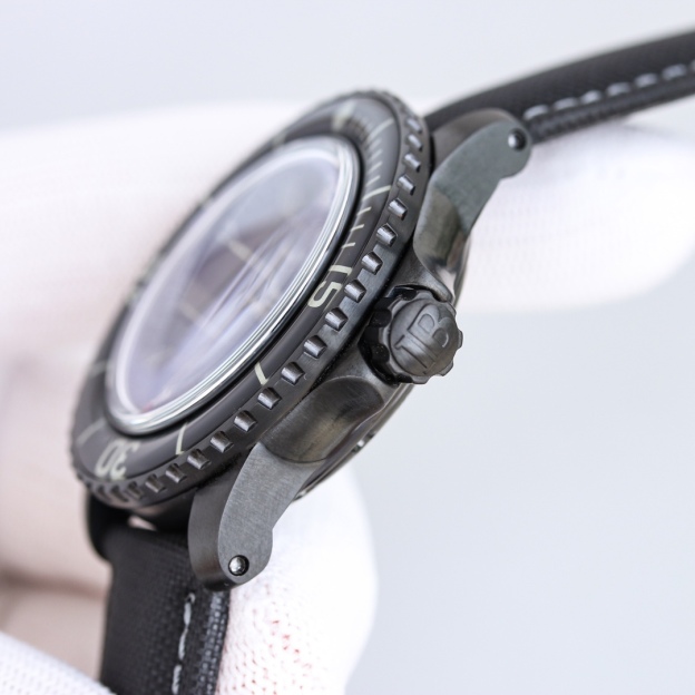 ブランパン「Blancpain」フィフティ・ファゾム自動巻きダイバーズウォッチ45mm