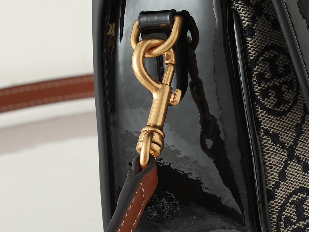 トリー バーチ「Tory Burch」Tofu ショルダーバッグ