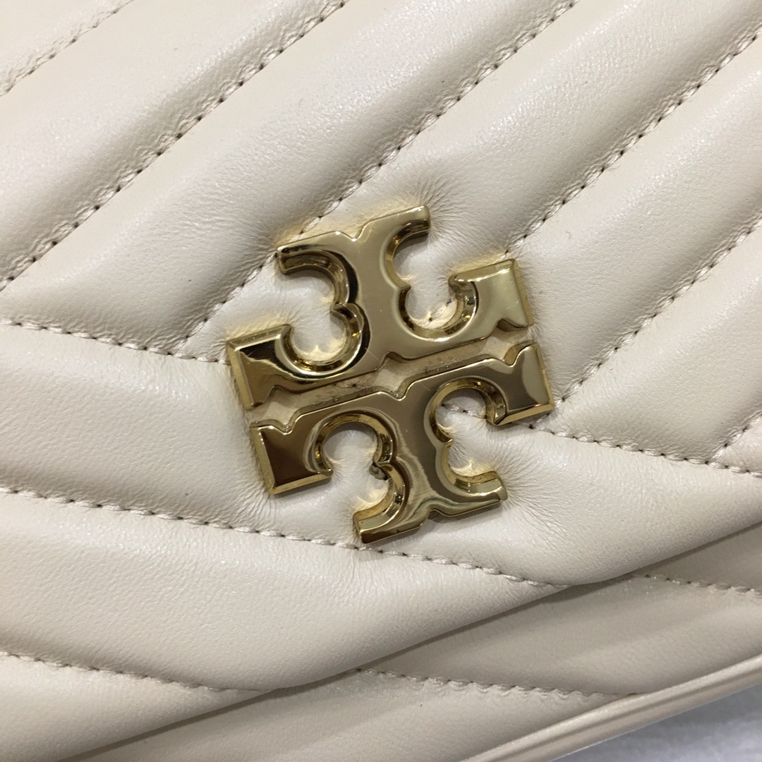 トリー バーチ「Tory Burch」 KIRA 菱目キルティング アンダーアームバッグ