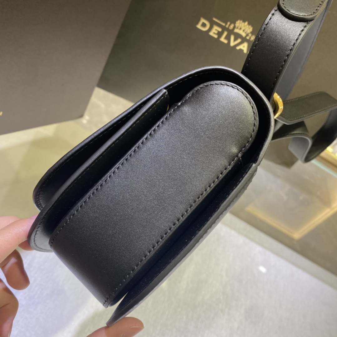 デルヴォー「Delvaux」P1100 ショルダーバッグ