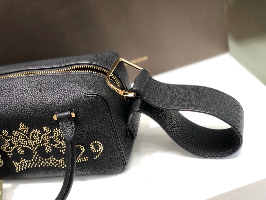 デルヴォー「Delvaux」Cool Box シリーズ ハンドバッグ