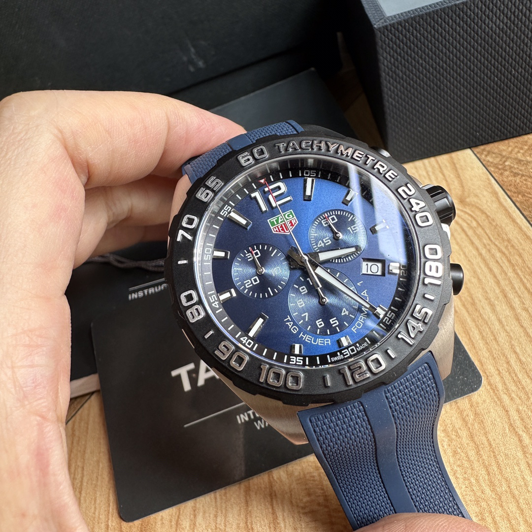 タグ・ホイヤー「TAG Heuer」フォーミュラ1 クォーツ メンズウォッチ 43mm