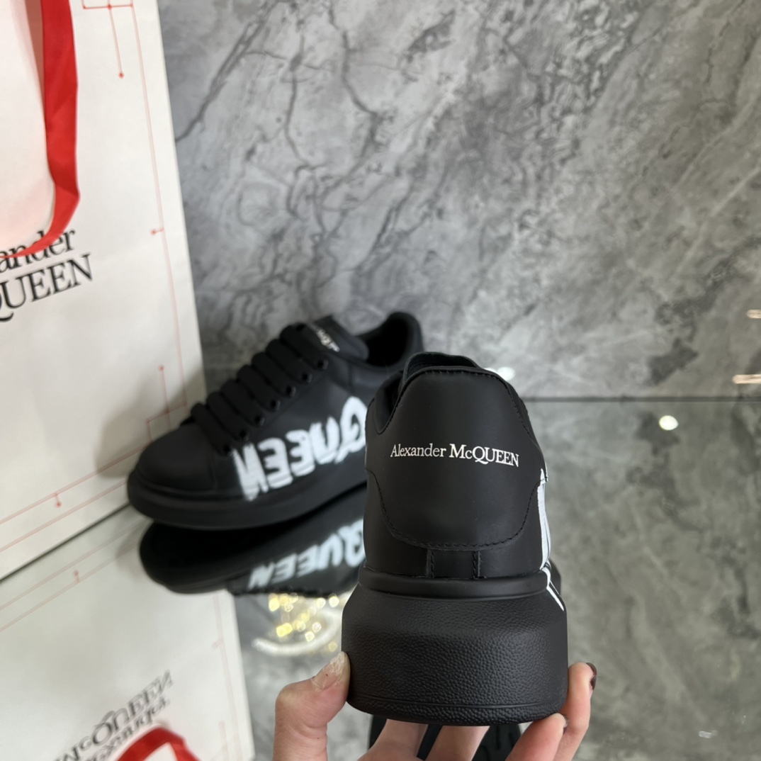 アレキサンダー・マックイーン［Alexander McQueen］Oversized Sneaker "Silk-Gloss Leather" スニーカー