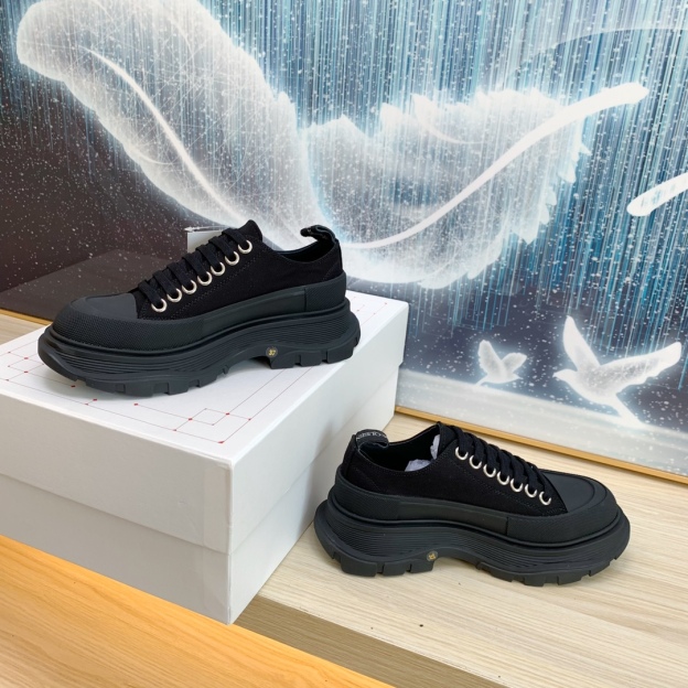 アレキサンダー・マックイーン［Alexander McQueen］Oversized Sneaker "Classic Platform" スニーカー