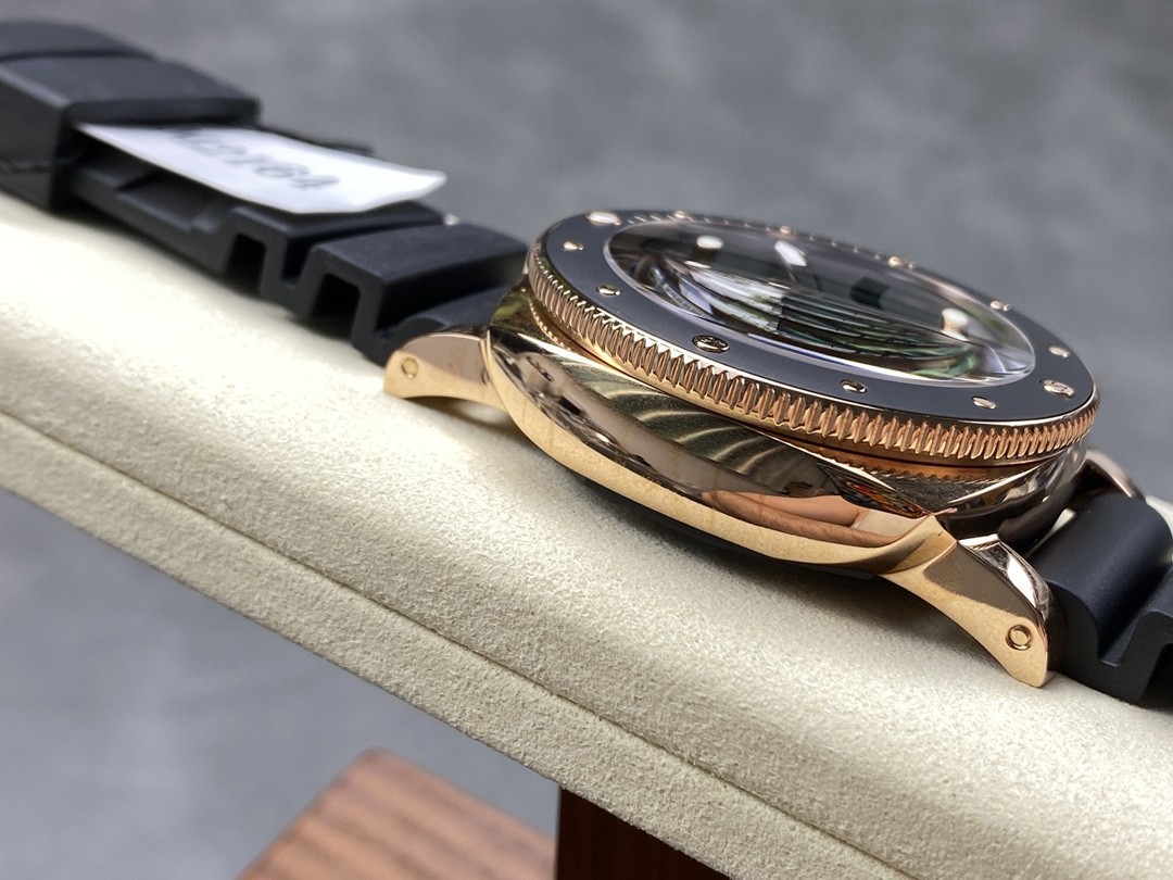 パネライ「Panerai」サブマーシブル ゴールドテック44MM/42MM