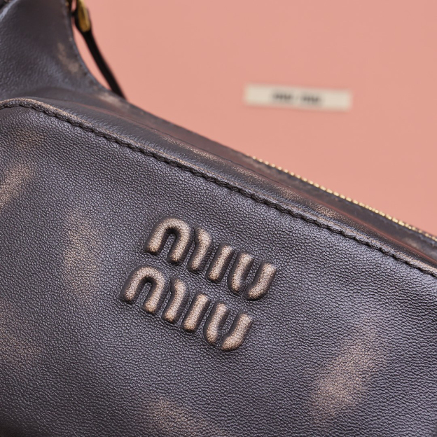 ミュウミュウ「Miu Miu」Matelassé バイカー バッグ