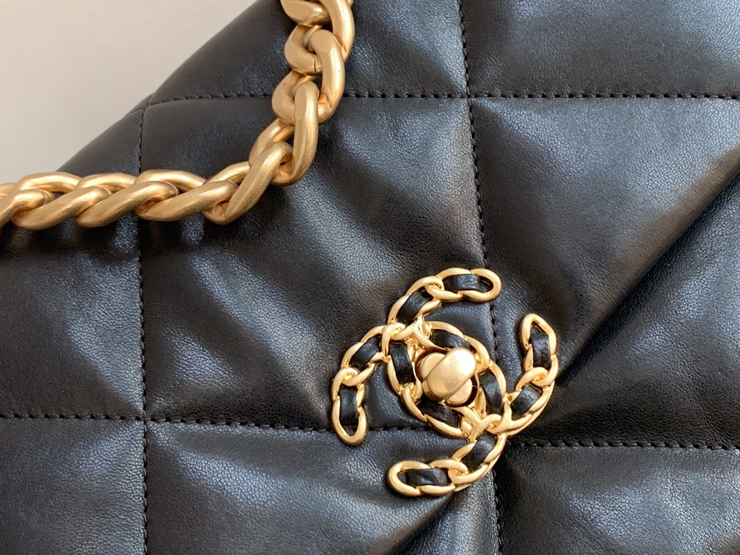 シャネル「Chanel」19 フラップ バッグ-ISETAN PRESTIGE CURATED