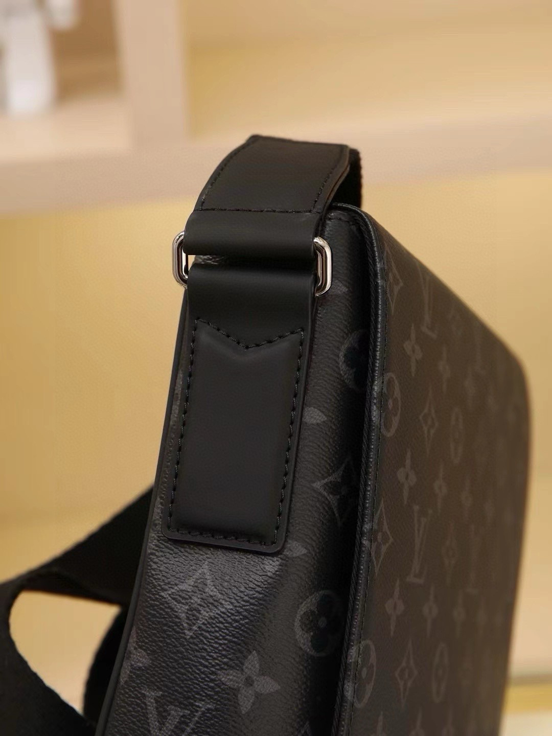 ルイ・ヴィトン「Louis Vuitton」District モノグラム・エクリプス スモール メッセンジャーバッグ