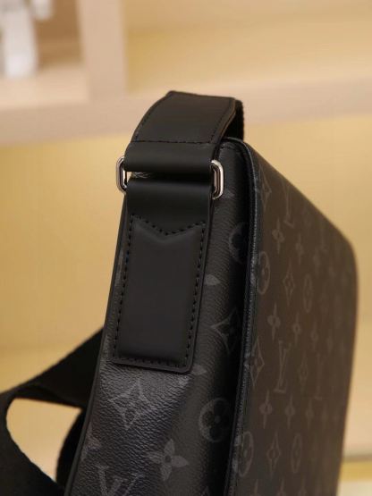 ルイ・ヴィトン「Louis Vuitton」District モノグラム・エクリプス スモール メッセンジャーバッグ