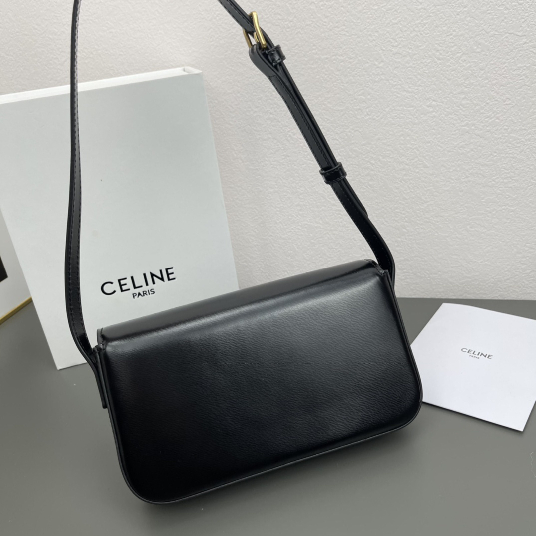 セリーヌ「Celine」凱旋門小脇バッグです