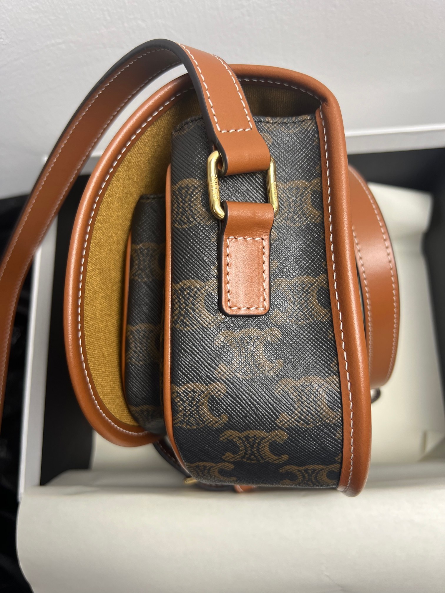 セリーヌ「Celine」トリアンフ モノグラム サドルバッグ