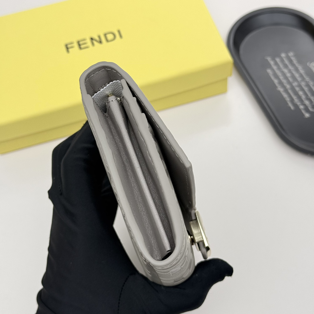 フェンディ「Fendi」マルチファンクション ロング財布