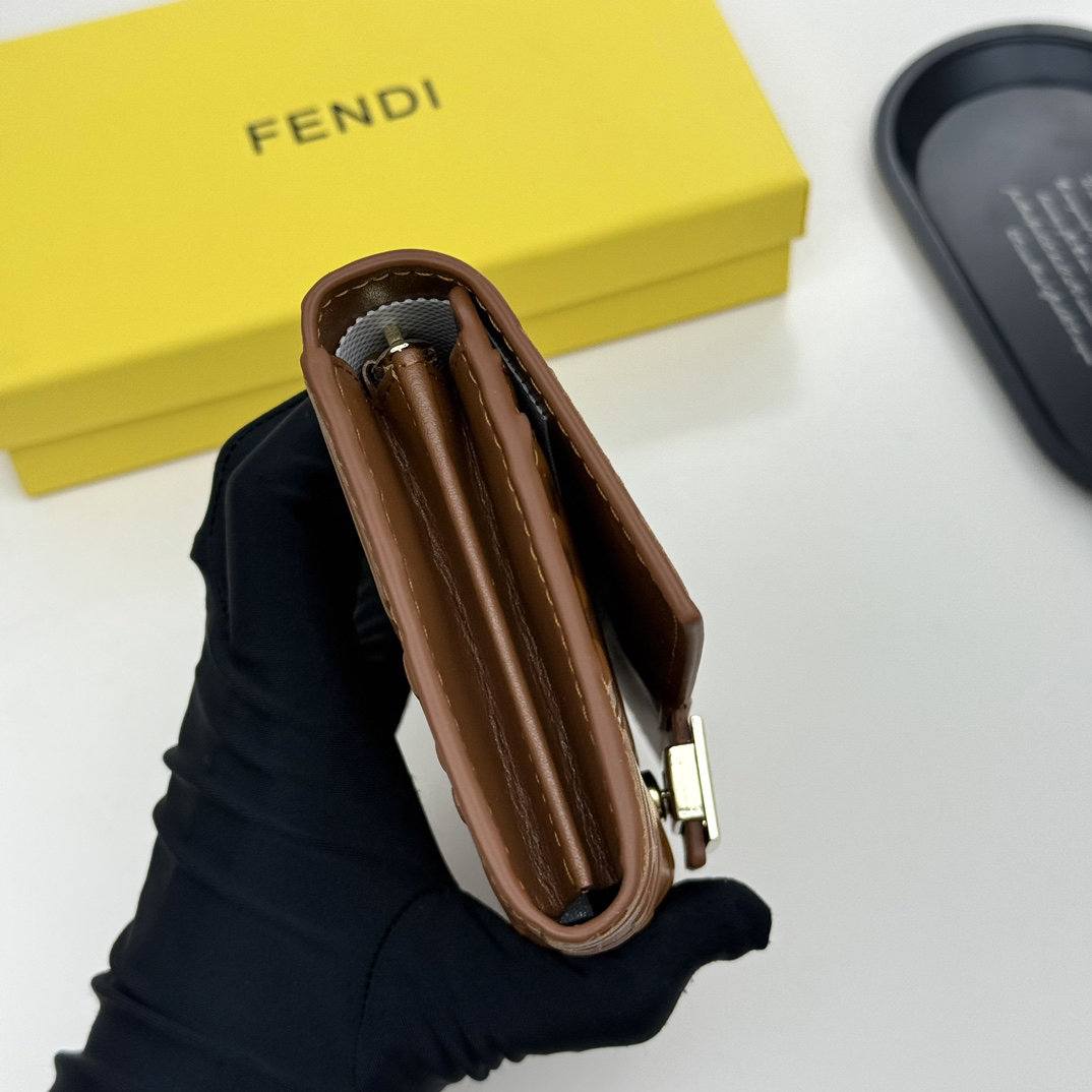 フェンディ「Fendi」マルチファンクション ロング財布