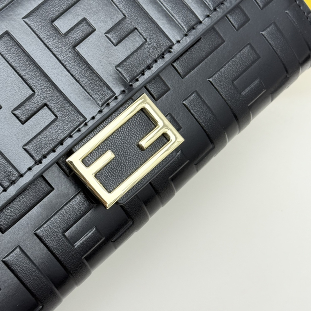 フェンディ「Fendi」マルチファンクション チェーンウォレット