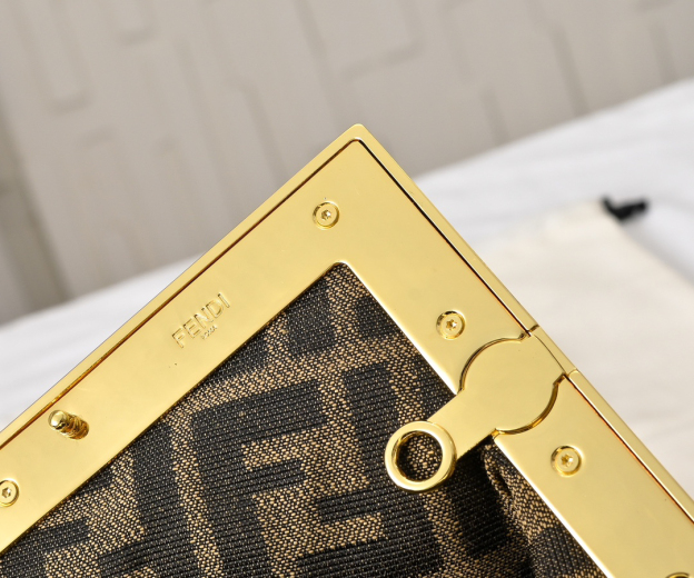 フェンディ「Fendi」 First ハンドバッグ