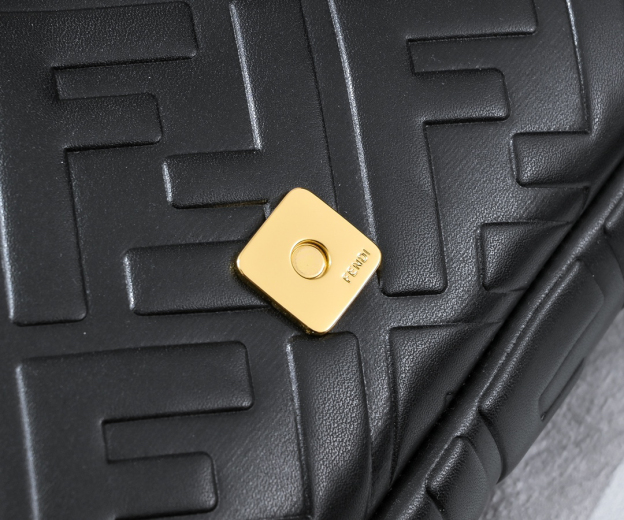 フェンディ「Fendi」Baguette レザー ショルダーバッグ