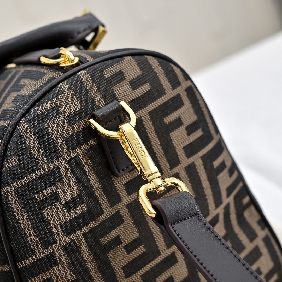 フェンディ「Fendi」ピローバッグ ショルダーバッグ