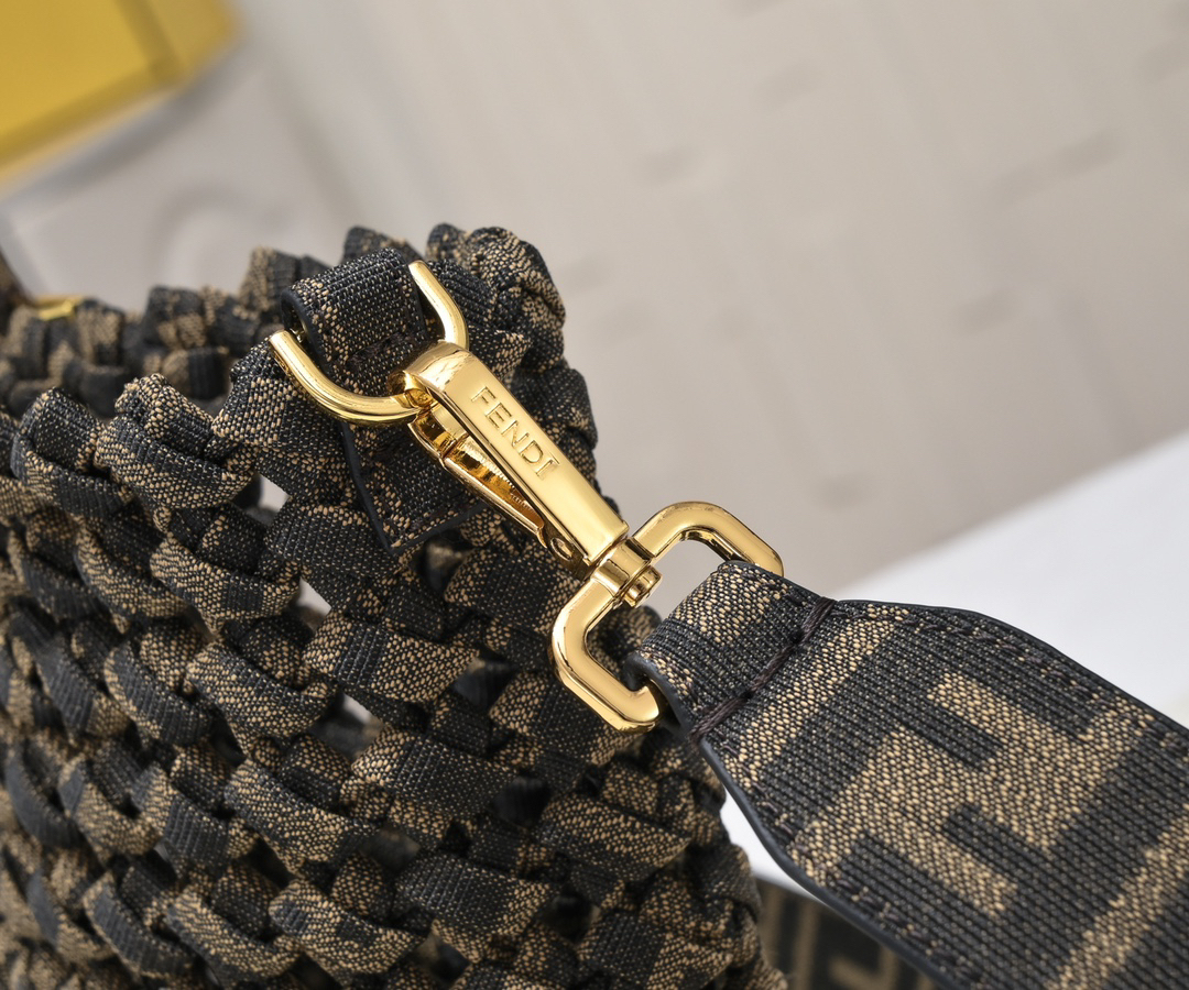 フェンディ「Fendi」FF Tote メディウム ショルダーバッグ