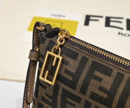 フェンディ「Fendi」Baguette FFジャカード ミニ ショルダーバッグ