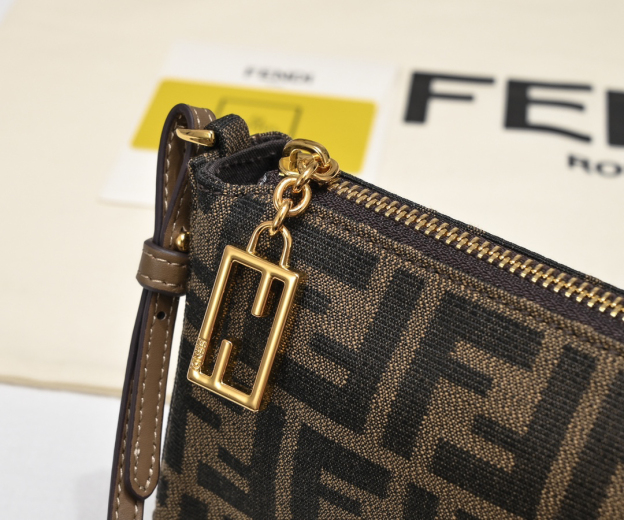 フェンディ「Fendi」Baguette FFジャカード ミニ ショルダーバッグ