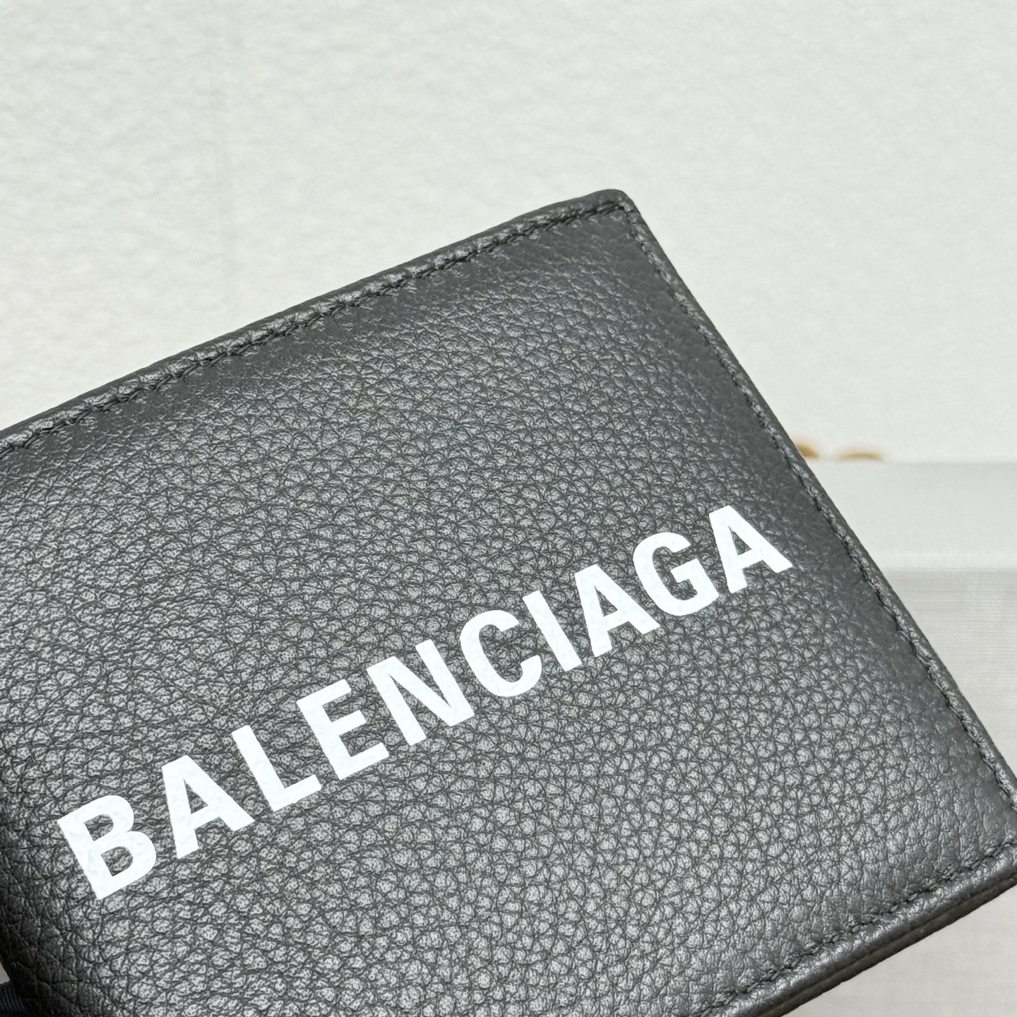 バレンシアガ「Balenciaga」 CASH スクエア折りたたみ財布