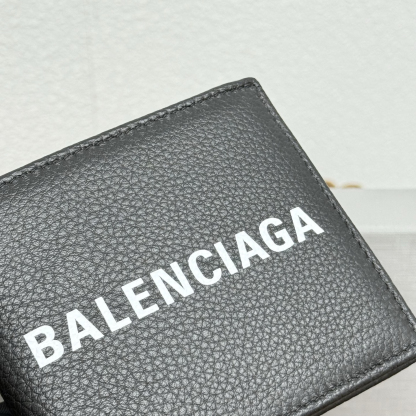 バレンシアガ「Balenciaga」 CASH スクエア折りたたみ財布