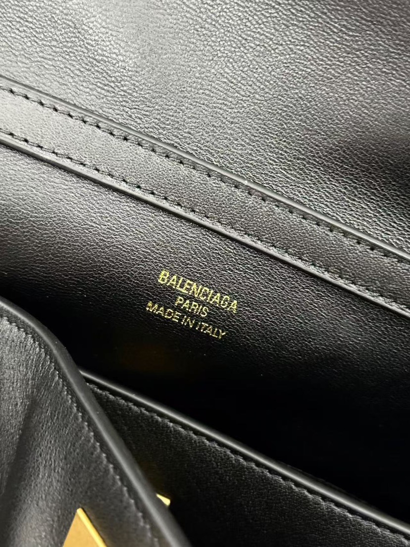 バレンシアガ「Balenciaga」Rodeo クロスボディバッグ