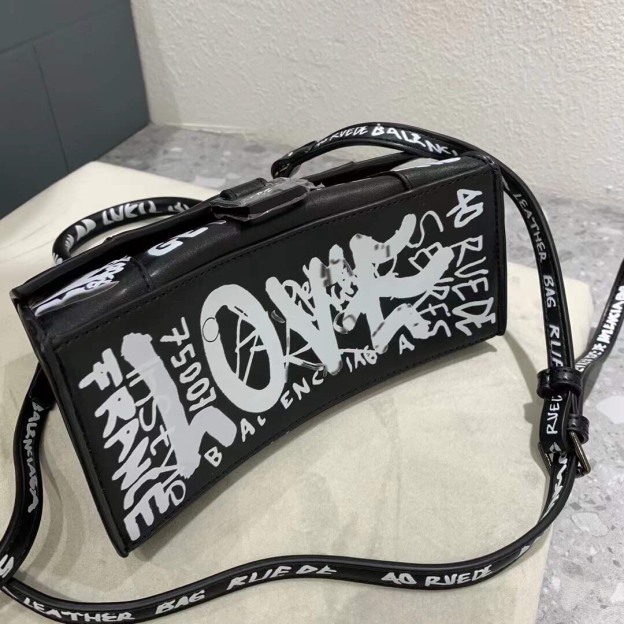 バレンシアガ「Balenciaga」Hourglass グラフィティ ドローイング ショルダーバッグ