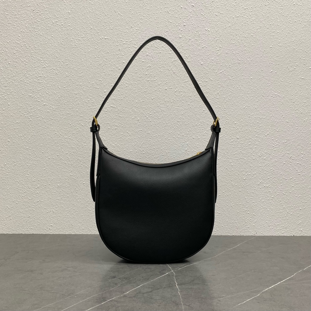 セリーヌ「Celine」新作 小サイズ HELOISE HOBO アンダーアームバッグ
